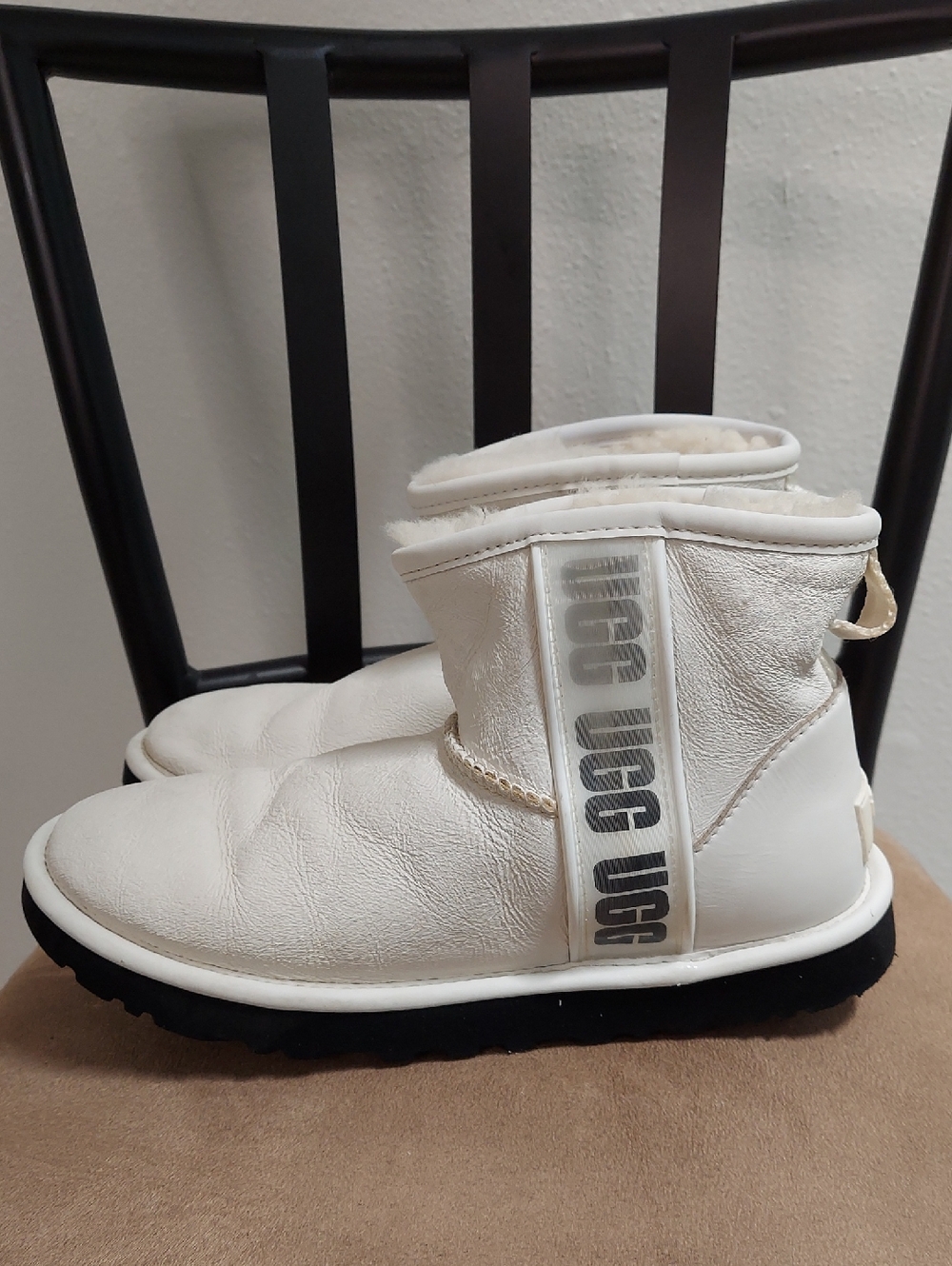 UGG Mini Boots, Size 7, Side Logo, Creamy White Suede - Picture 6 of 12